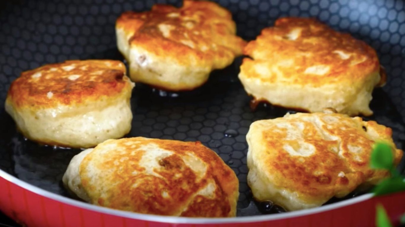 як приготувати пишні оладки на воді з дріжжами