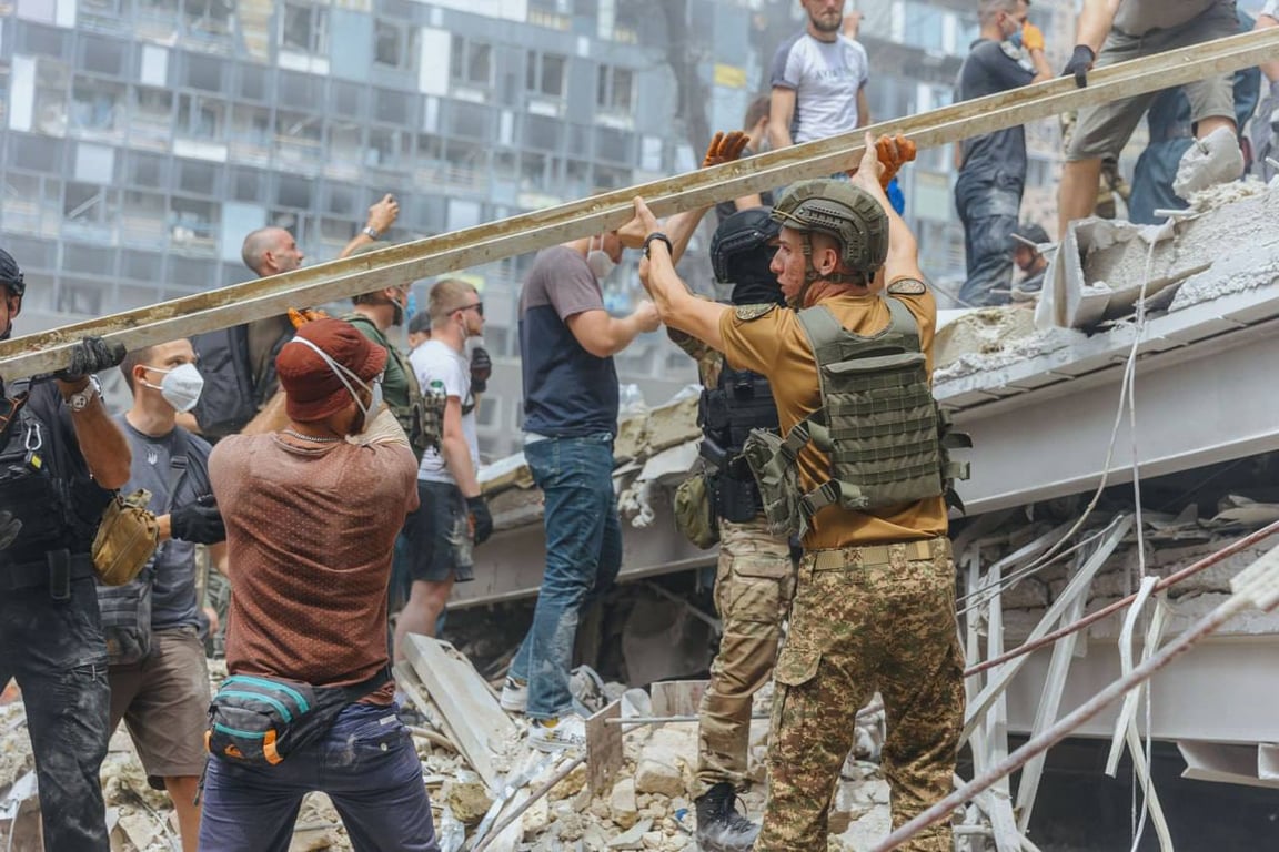 Зеленський назвав кількість вбитих та поранених внаслідок масованої атаки на Україну - фото 4