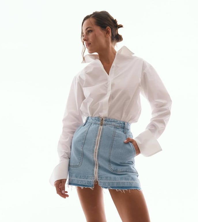 Стильна спідниця, з якою можна комбінувати різний одяг