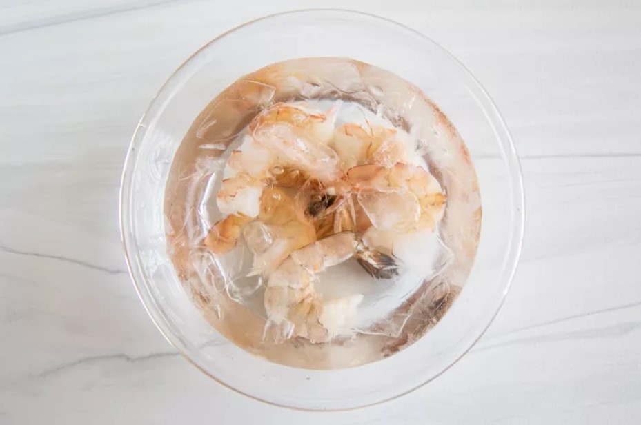 Как легко почистить кучу креветок в считанные минуты - малоизвестный лайфхак - фото 5