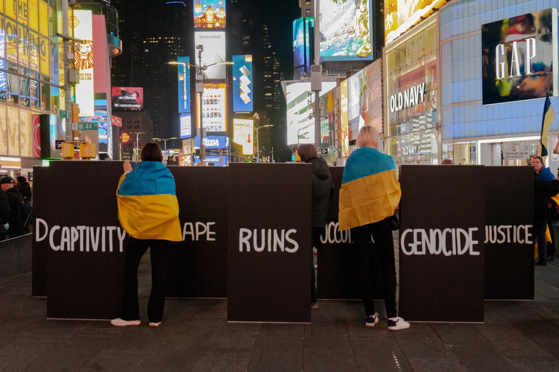 Інсталяція в Нью-Йорку до 1000 дній великої війни в Україні