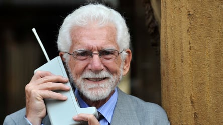 Мобильный телефон появился 53 года назад: кто сделал первый звонок - 285x160