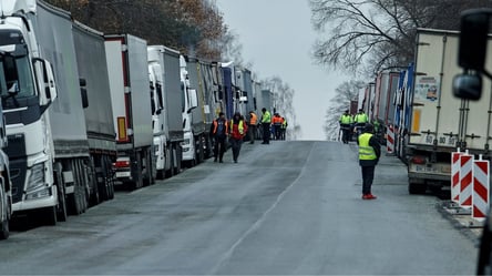 Блокировка границы — кто стоит за польскими перевозчиками - 285x160