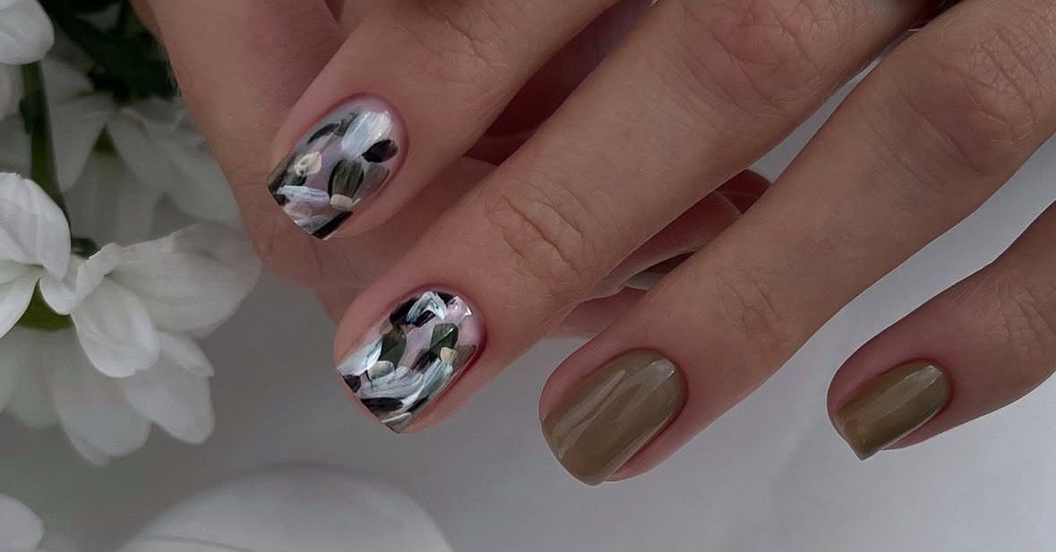 Можна зробити унікальним і доволі стриманий дизайн манікюру