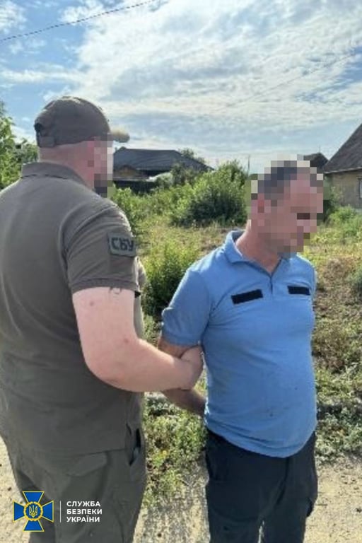 Вимагали хабар з перевізників — на Одещині затримали митників - фото 1