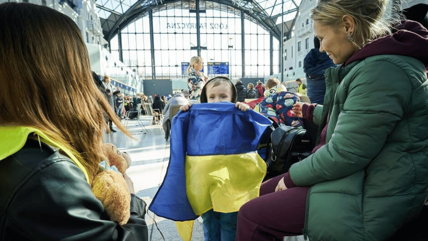 Сколько украинцев вернулись домой из-за границы в 2023 году — инфографика