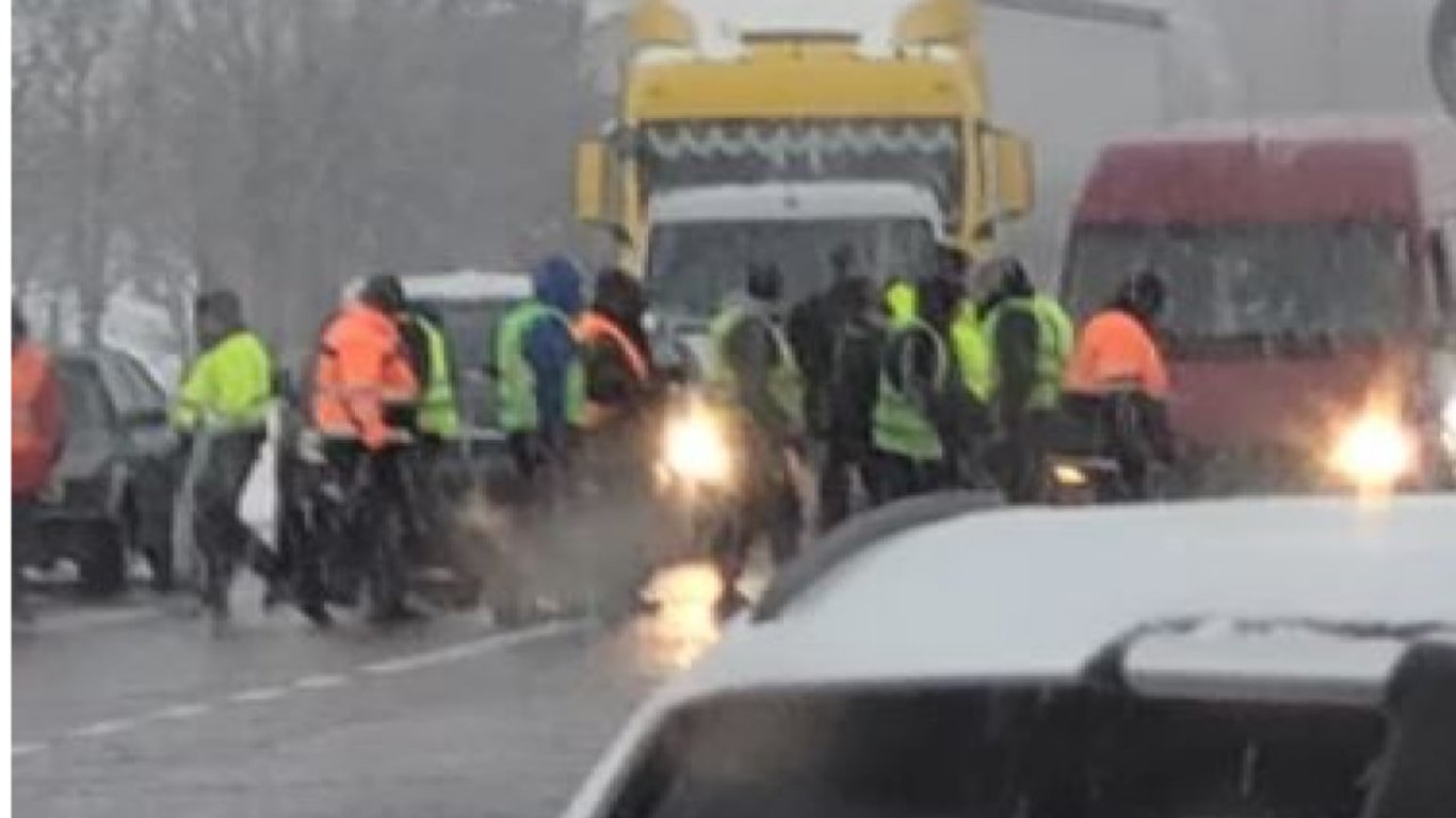 Месть за блокаду — украинские перевозчики начали забастовку в двух городах Польши