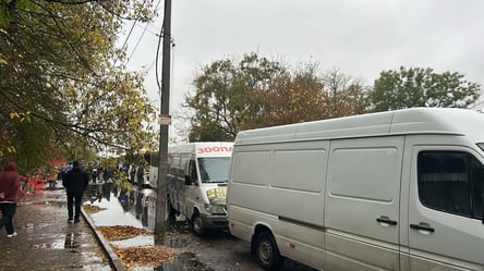 Для эвакуации жителей Олешек были задействованы 25 автобусов и медики - 290x166