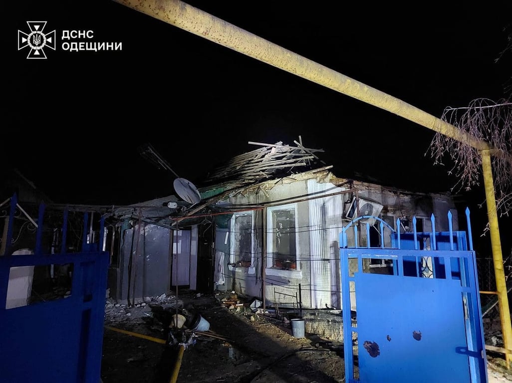 Ворог атакував Одещину дронами — рятувальники показали руйнування - фото 2