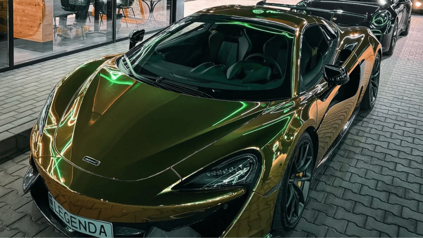 У Львові сфотографували McLaren 570S у золоті — що відомо про авто