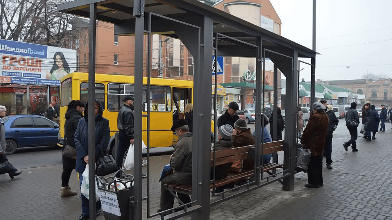 Во Львове хулиган стрелял в остановку транспорта — приговор суда