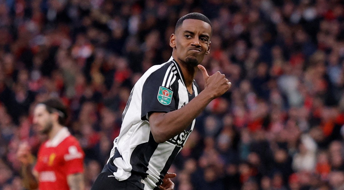 Александер Исак