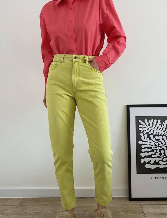 Кислотні кольори джинсів відходять в минуле