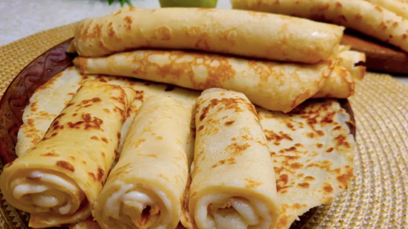 Млинці з яблуком на сніданок за 10 хвилин  — швидкий рецепт