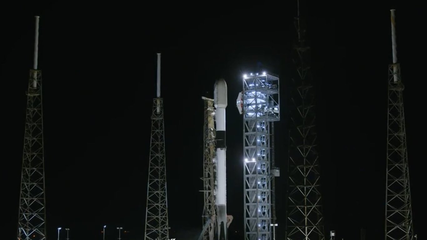 SpaceX вивела на орбіту ще 23 супутники Starlink — вражаюче відео