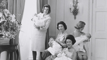Королевская семья поделилась эксклюзивными фотографиями принца Чарльза и королевы Елизаветы - 290x166