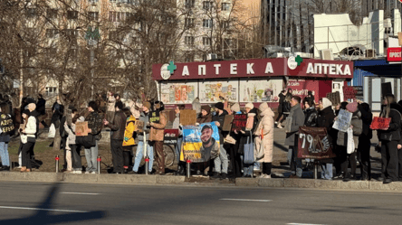 В Киеве прошла акция поддержки военнопленных — фото - 285x160