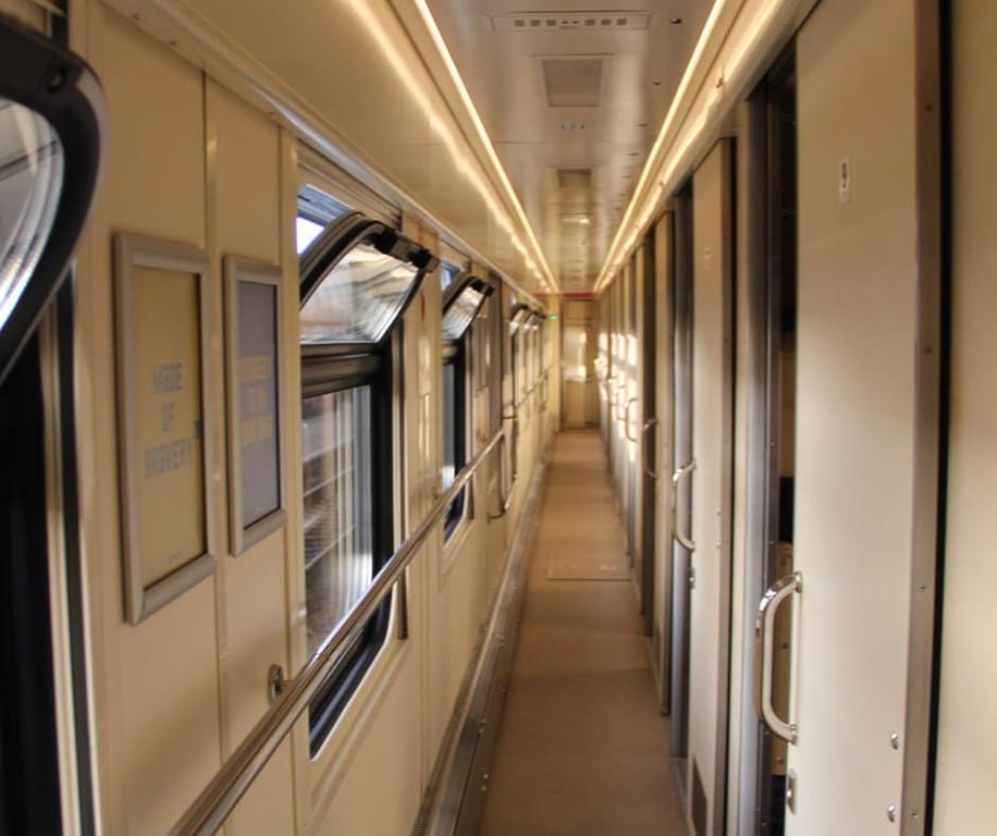 Вагон поїзд 63 64