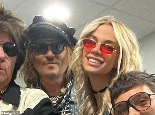 Американський актор Джонні Депп з росіянкою Юлією в 2022. Фото: Backrid