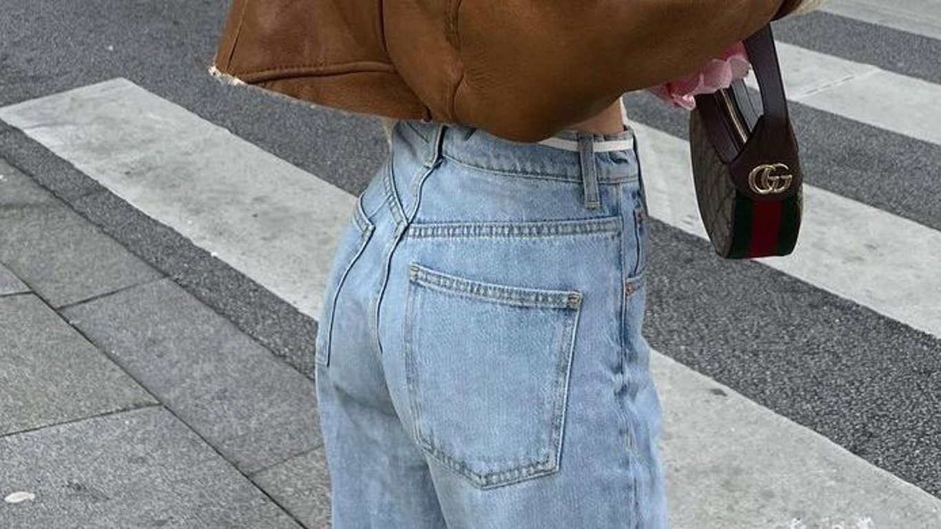 Длинные джинсы очень стройнят: как выглядеть в них красиво и с чем носить - фото