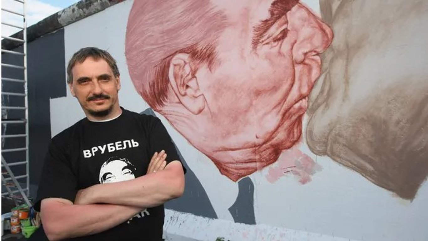 Помер автор графіті з поцілунком Брежнєва