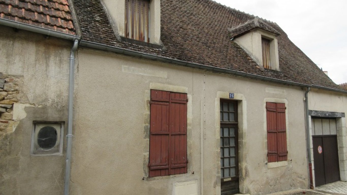 Вілла у Франції за 1 євро: як стати власником старовинного будинку