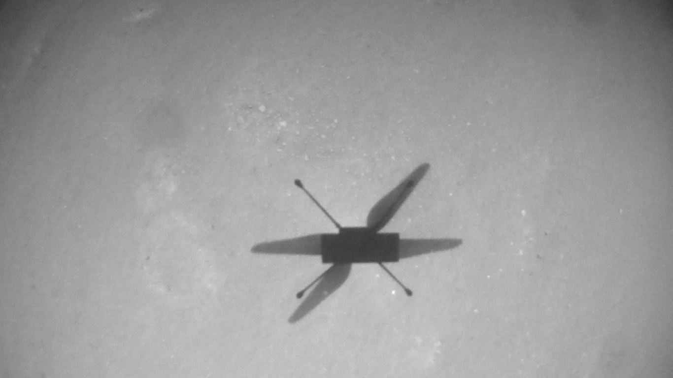 Самый длинный и самый сложный полет на Марсе совершил дрон NASA Ingenuity - фото