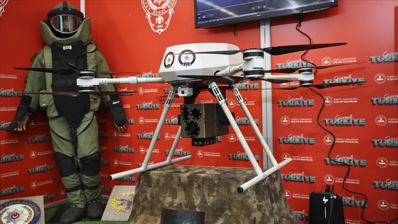 Турция впервые в мире протестировала лазерное оружие на дронах