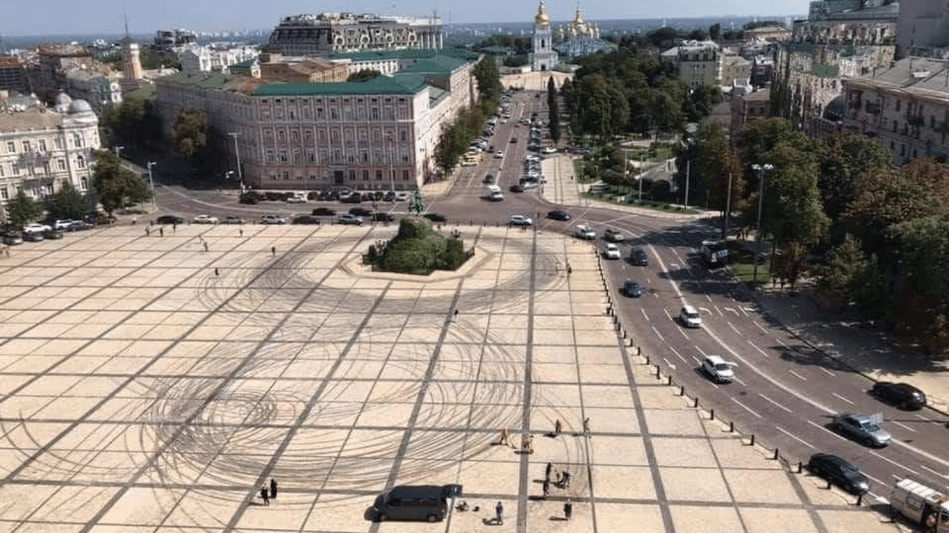 Дрифт на Софиевской площади в Киеве - реакция соцсетей и Минкульта