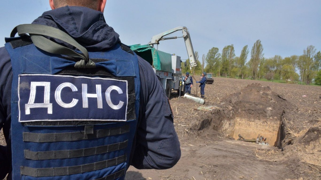 За добу в Україні піротехніки знешкодили 2,3 тисячі вибухонебезпечних предметів