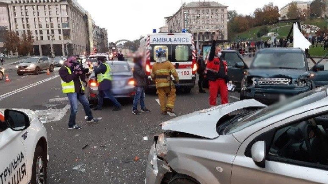 ДТП на Майдані: фото, відео і подробиці аварії 30 жовтня