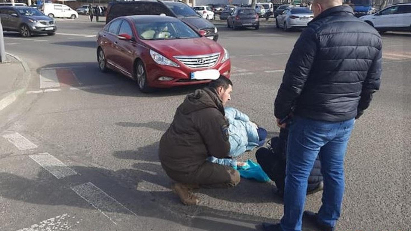 В Одеській області автомобіль збив жінку на пішохідному переході-Фото