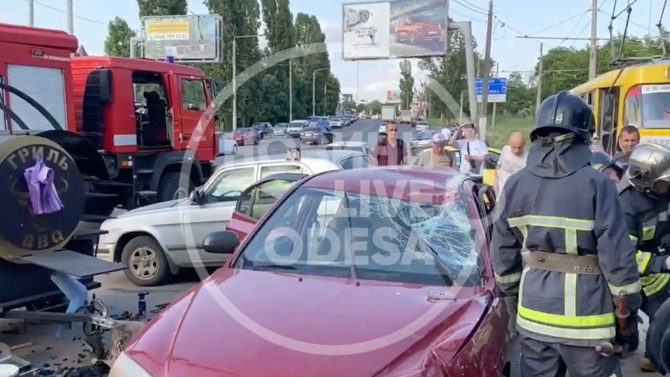 Масштабное ДТП в Одессе возле Молодой гвардии произошла 24 июля - ВИДЕО