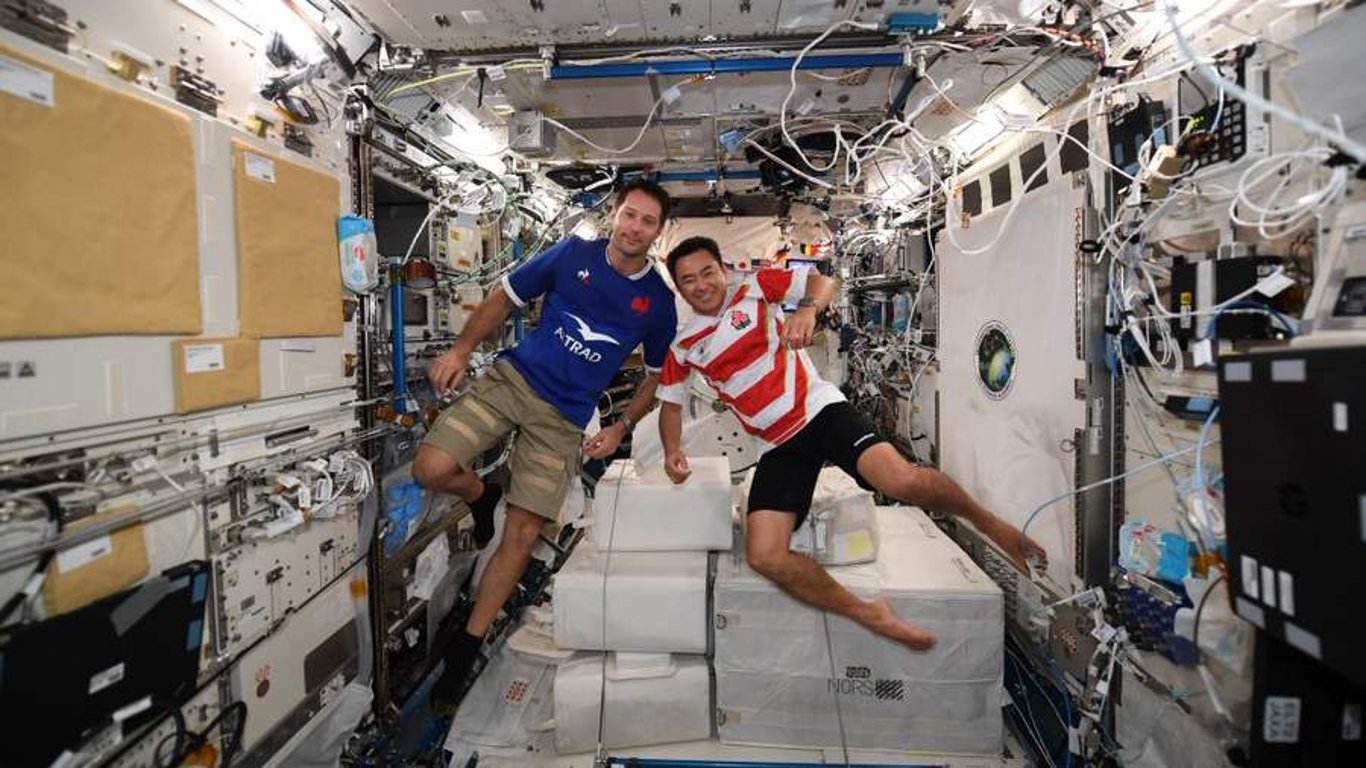Двое астронавтов с МКС работали в открытом космосе почти 7 часов