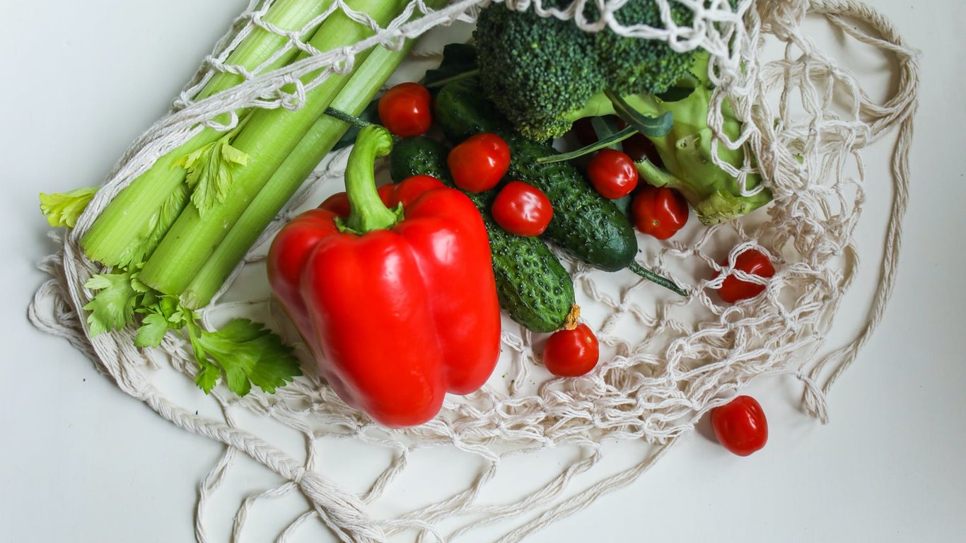 Дієтологиня розповіла чому миті овочі не можна купляти