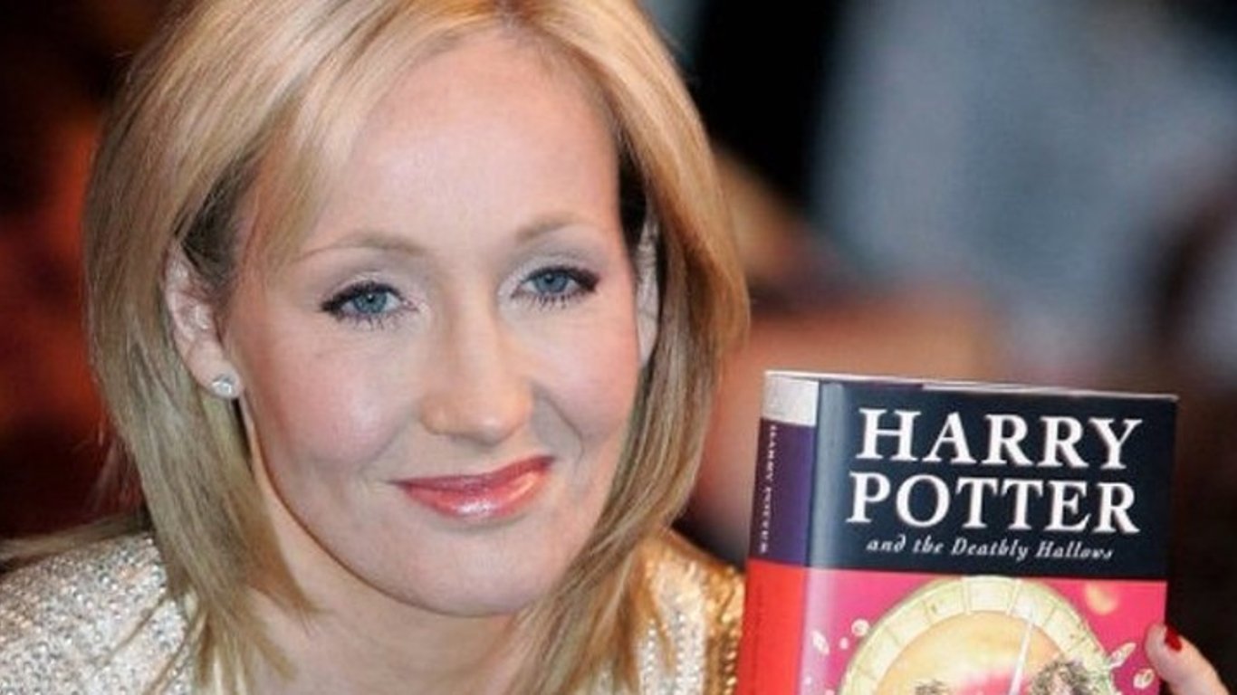Джоан Роулинг открыла бесплатный доступ к книгам о Гарри Поттере на украинском языке