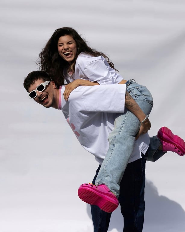 Позитив и Мишель Андраде в мерче Позитива