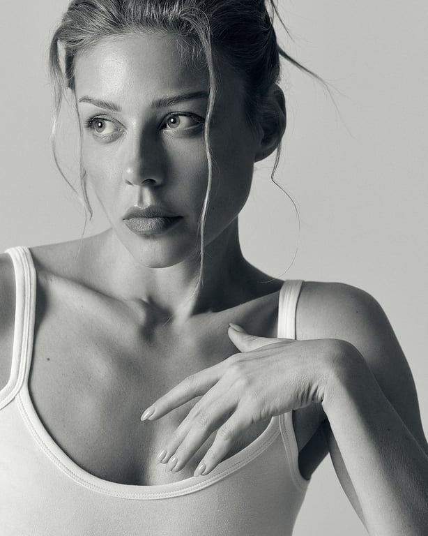 Тіна Кароль зачарувала новими фото