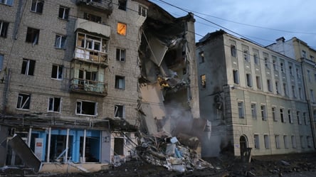 Ранковий обстріл Харкова — в місті зруйновано під’їзд будинку - 285x160