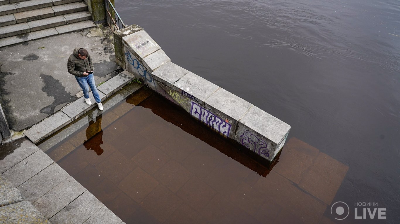 В Киеве затопило набережную на Подоле: фото