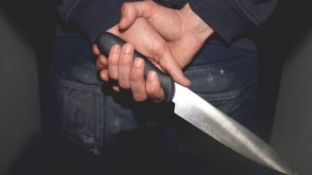 Ножом в шею и несколько ударов гантелями по голове: в Ровенской области мужчина жестоко убил своего гостя - 285x160