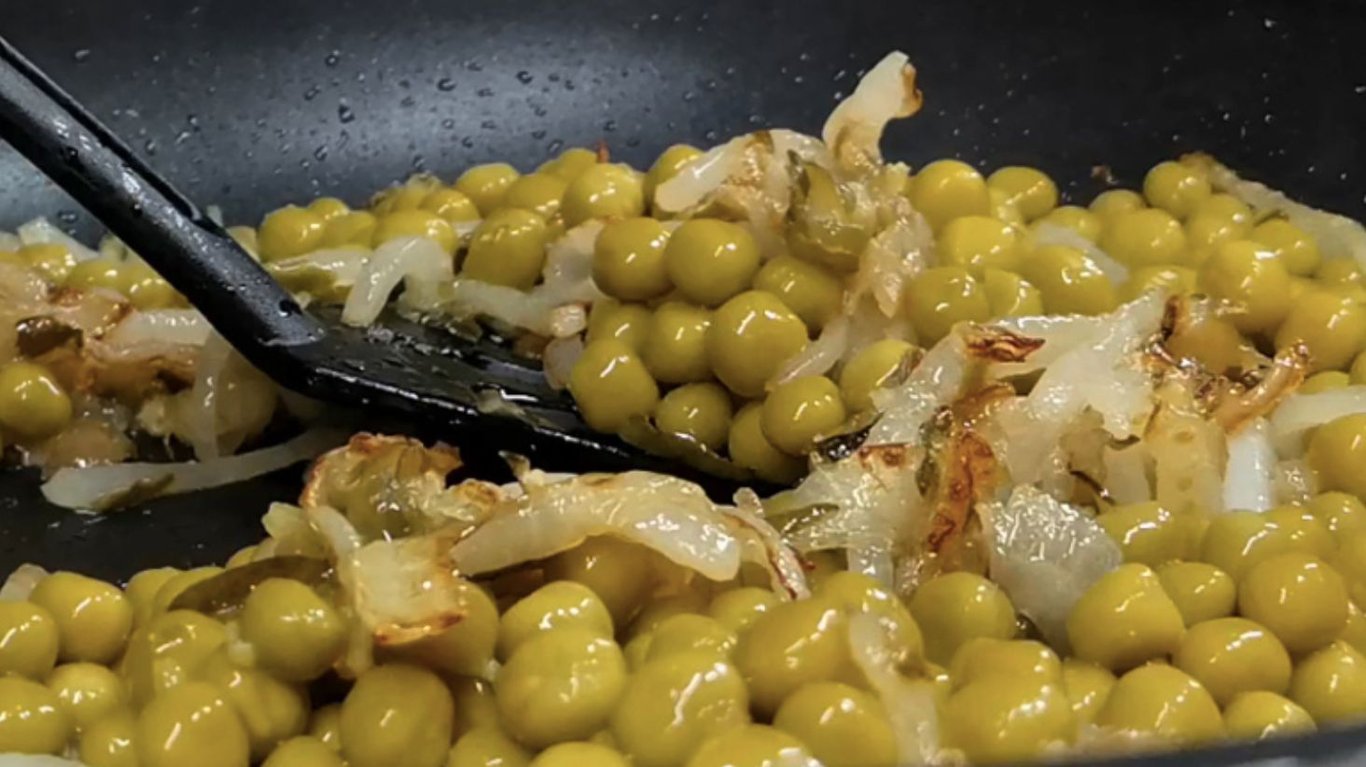 рецепт смачного салата з буряком та горошком 