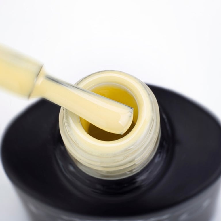 Ideas for buttery yellow manicure