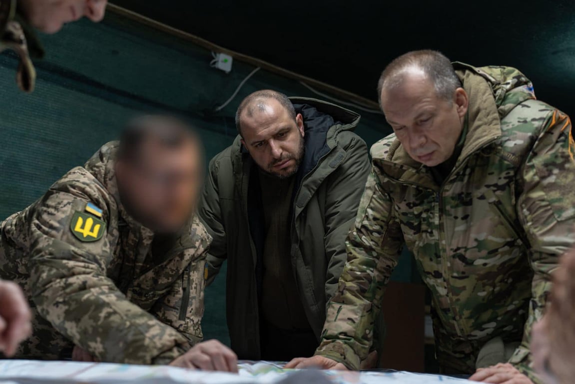 Умєров та Сирський відвідали українських захисників