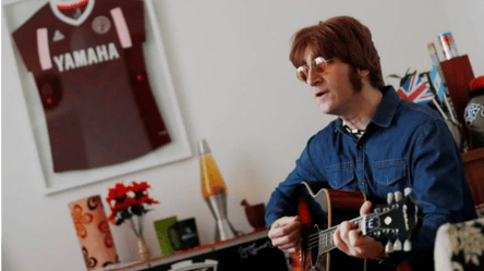 Лежала на чердаке 50 лет — гитара Джона Леннона ушла с молотка за почти 3 млн долларов - 285x160