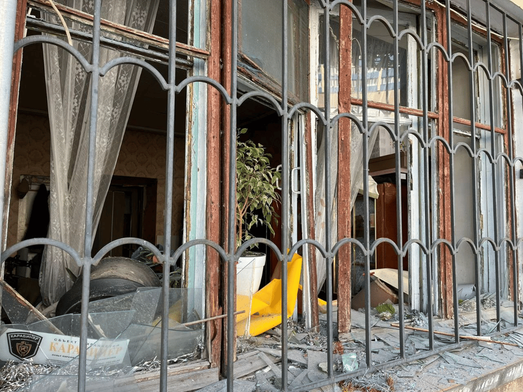 Уламки скла на вулиці в Одесі