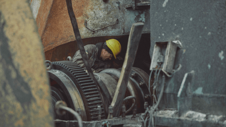 Оккупанты ударили по энергетике Киевщины: без света 21 тыс. человек - 285x160