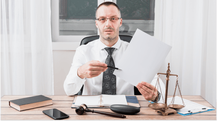 Чи можуть позбавити спадку за незаконний виїзд з України - 285x160