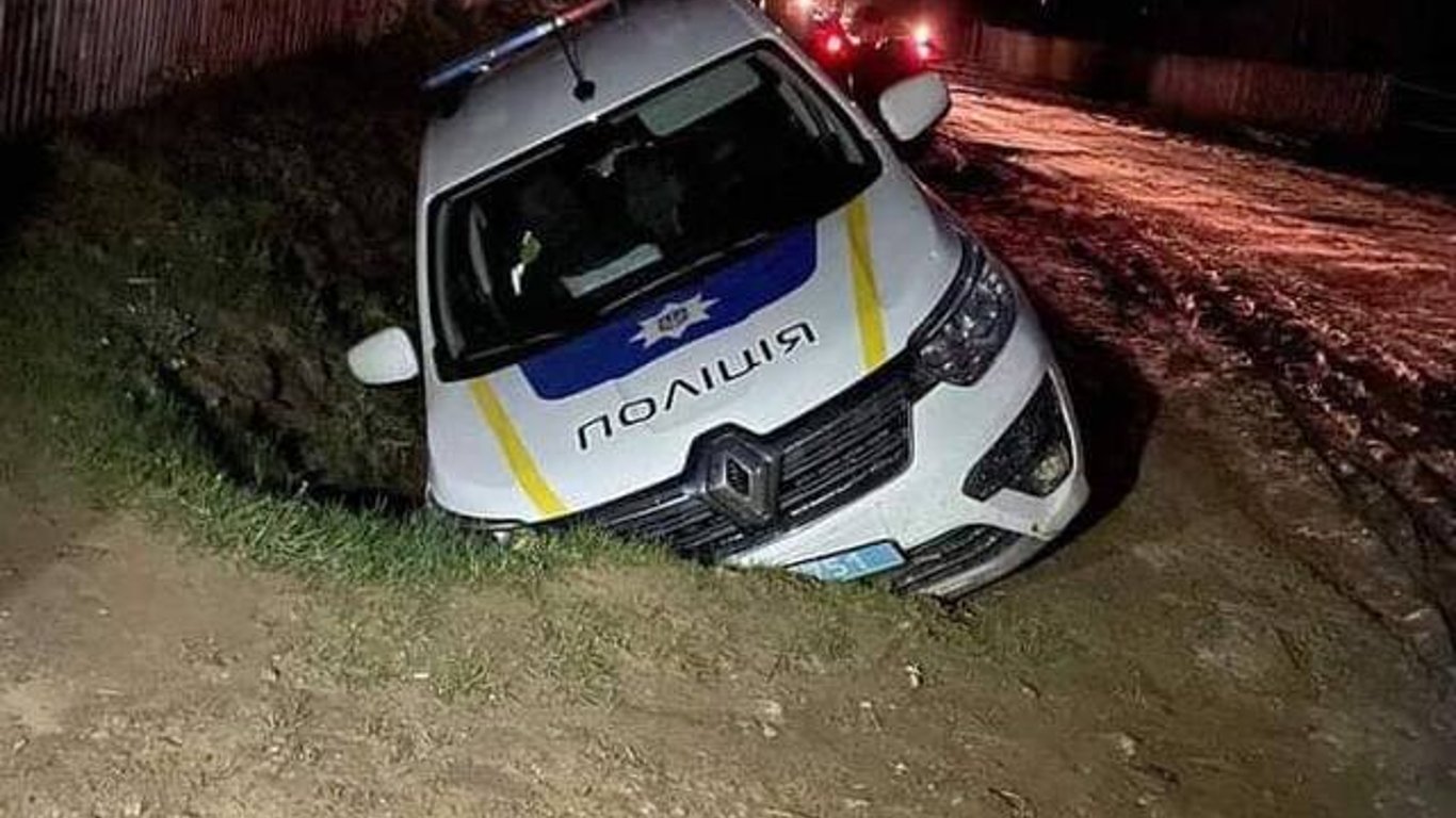 На Львівщині поліцейське авто потрапило у ДТП