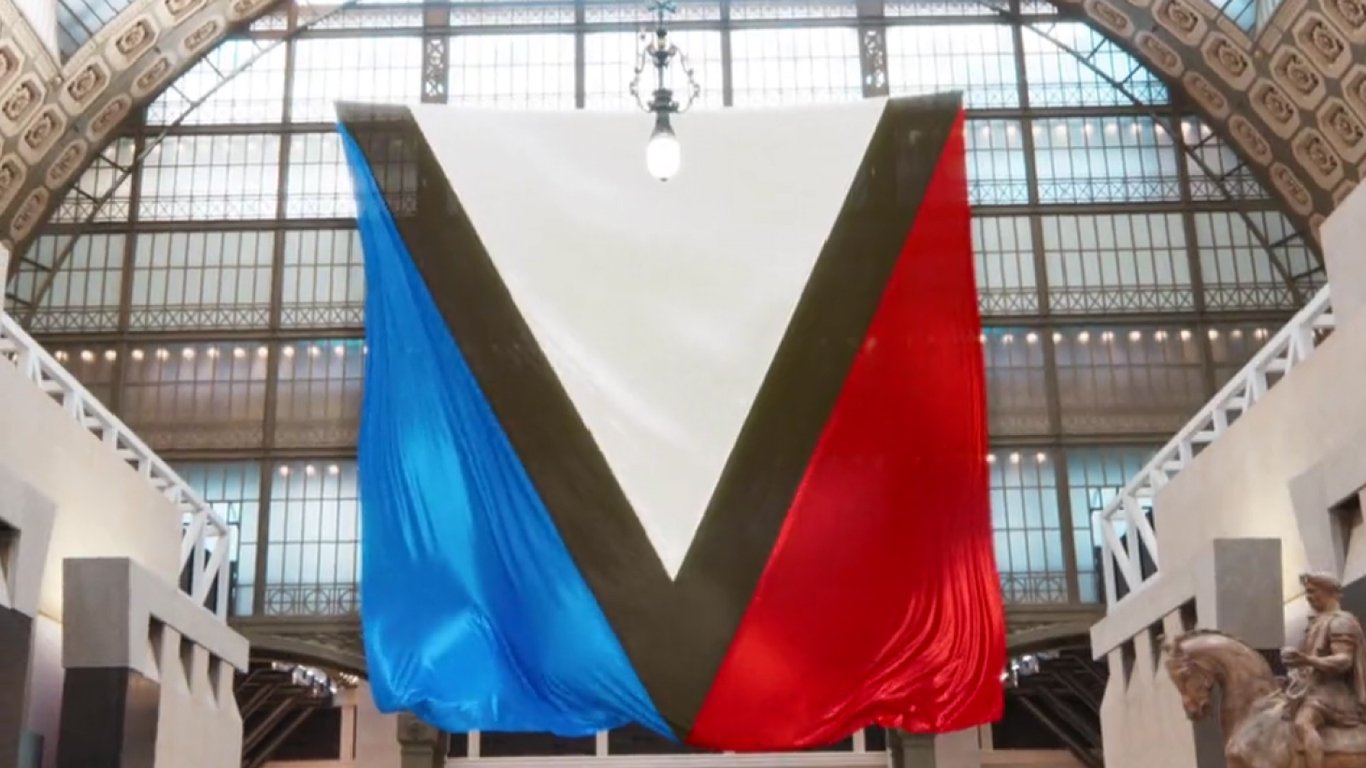 Модный дом Louis Vuitton опубликовал ролик с символикой окупантов